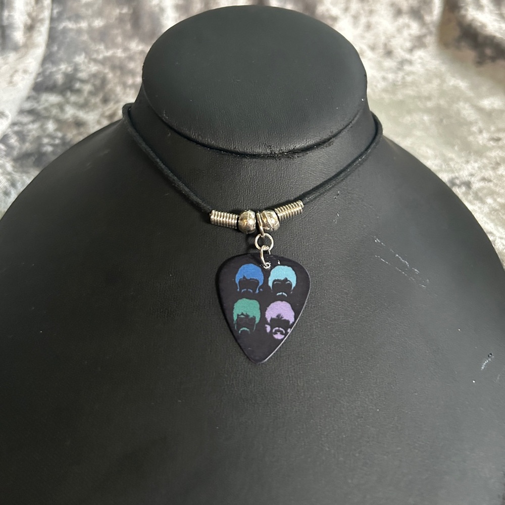 🍓The Beatles Guitar Pick Choker